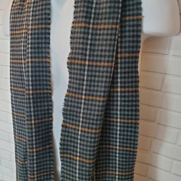 Softer Than Cashmere Houndstooth Gray and Black Scarf - Picture 2 of 7